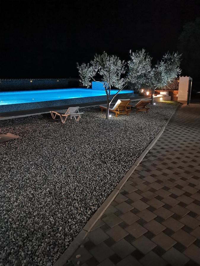 PUY Jacuzi Cottage In The Olive Grove מראה חיצוני תמונה